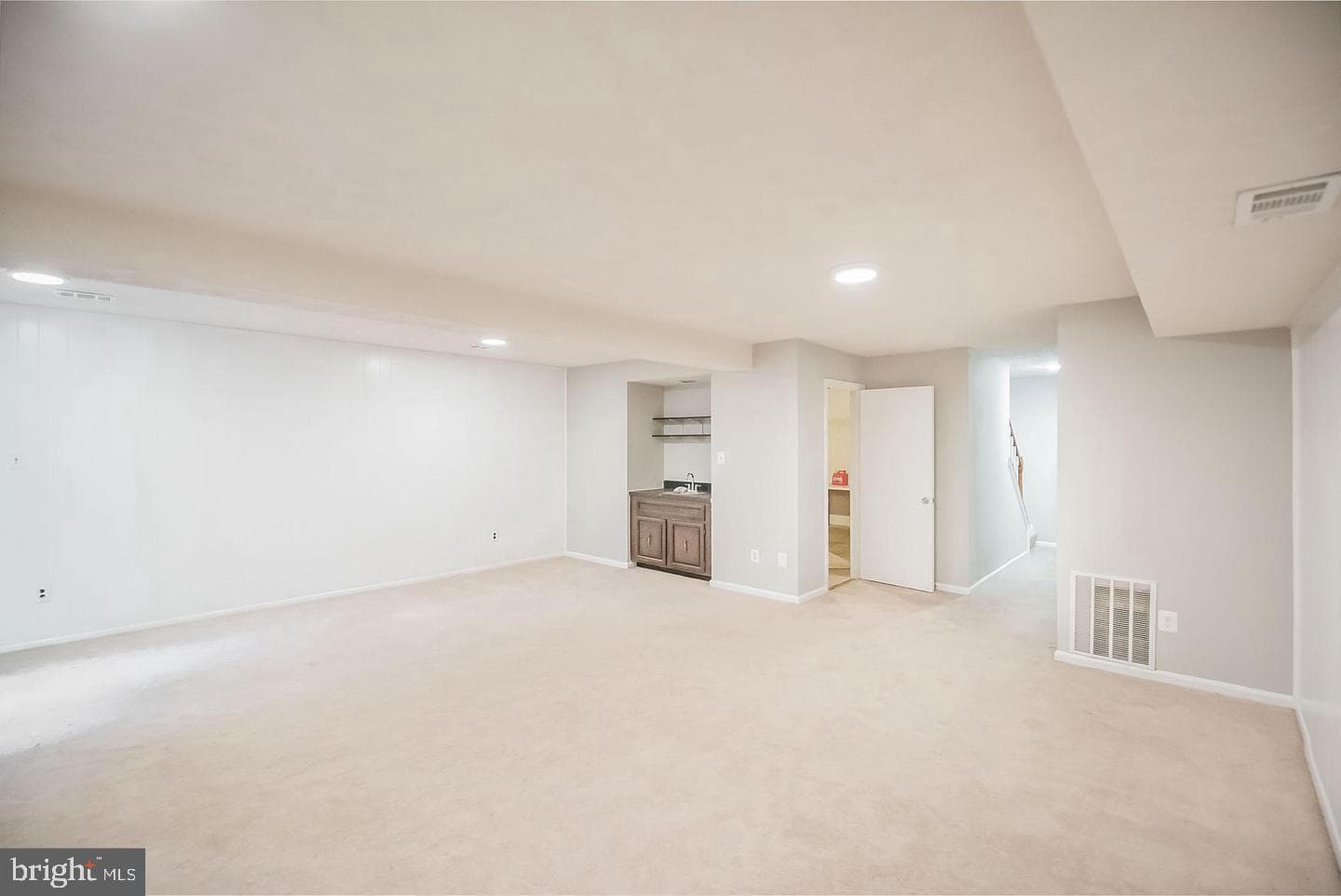 6611 Rosecroft Place photo 29