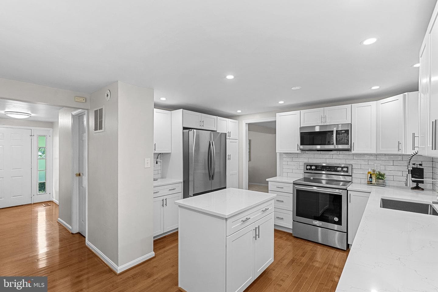 2284 Dosinia Court photo 24