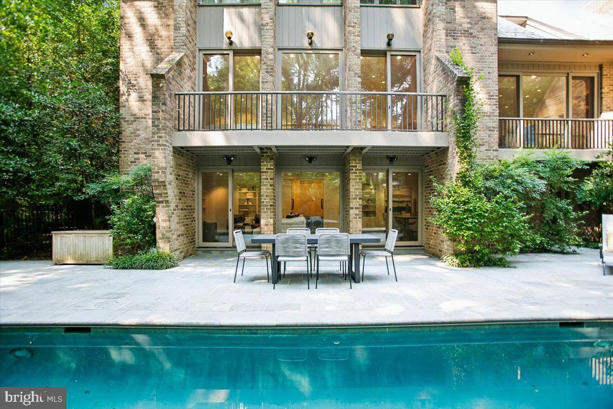 700 Belgrove Road photo 10