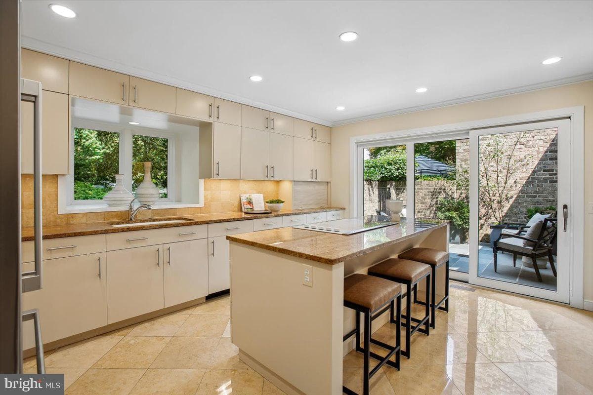 700 Belgrove Road photo 11