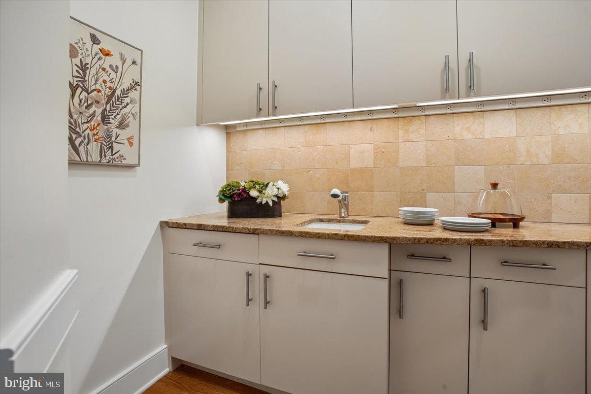 700 Belgrove Road photo 15