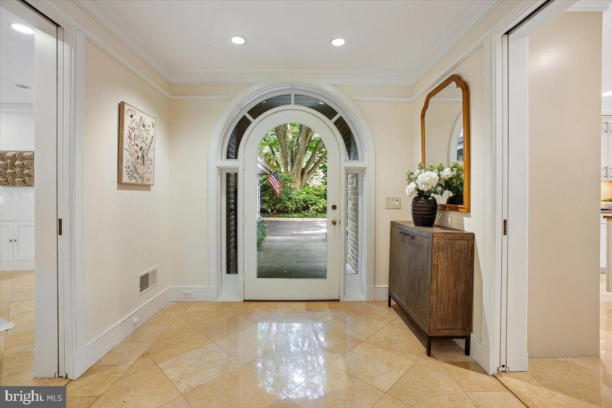 700 Belgrove Road photo 4
