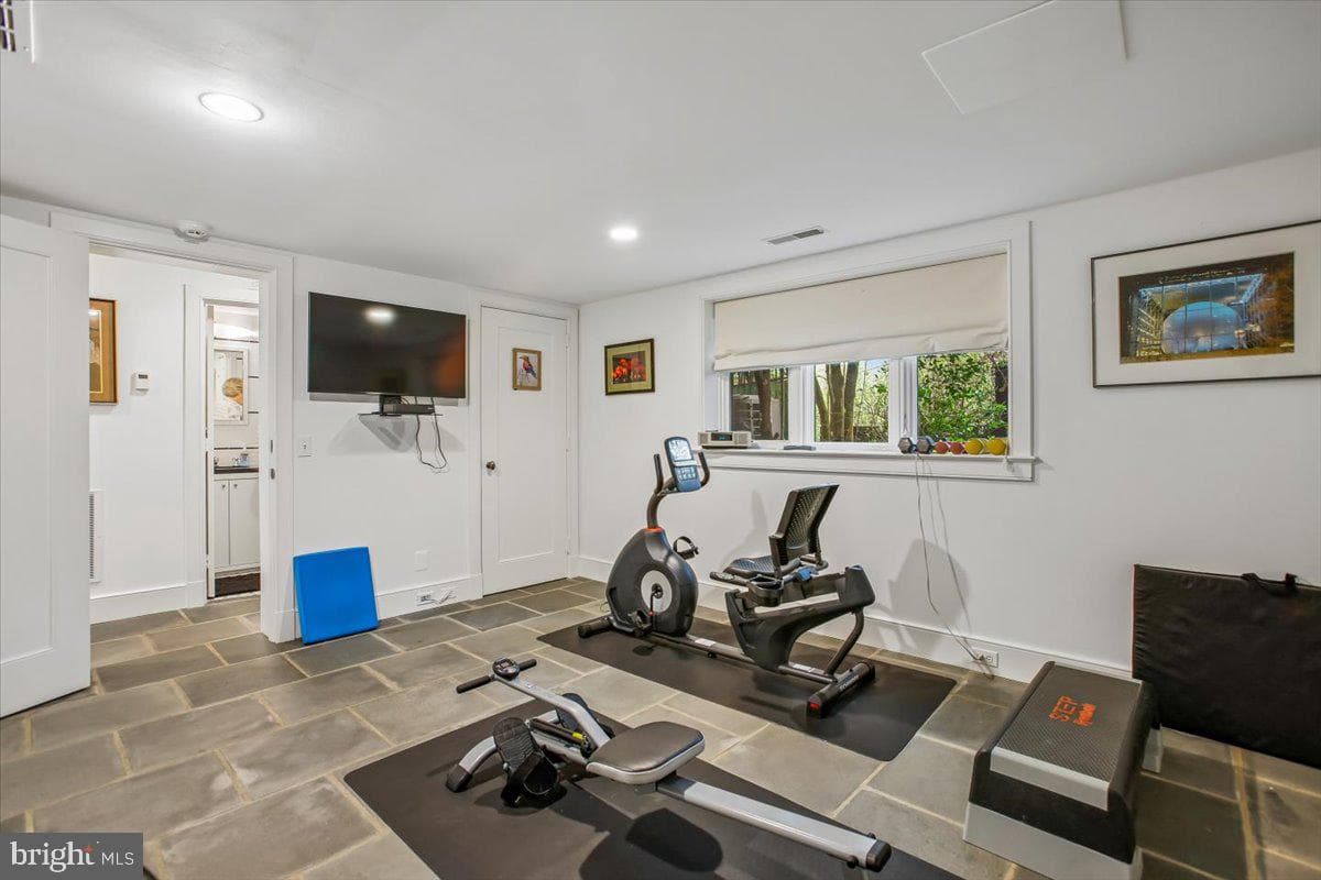700 Belgrove Road photo 63