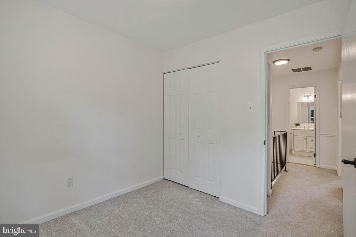 7821 Groveland Square photo 17