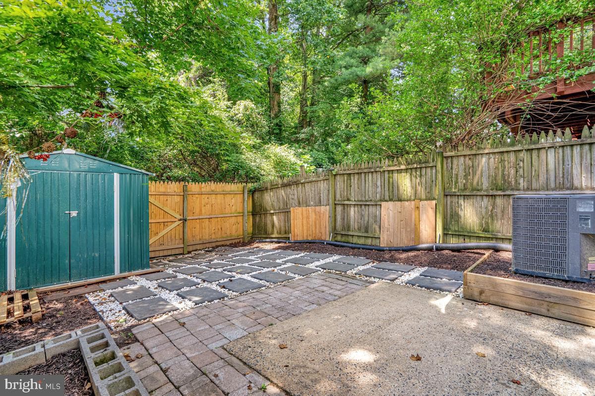 7821 Groveland Square photo 39