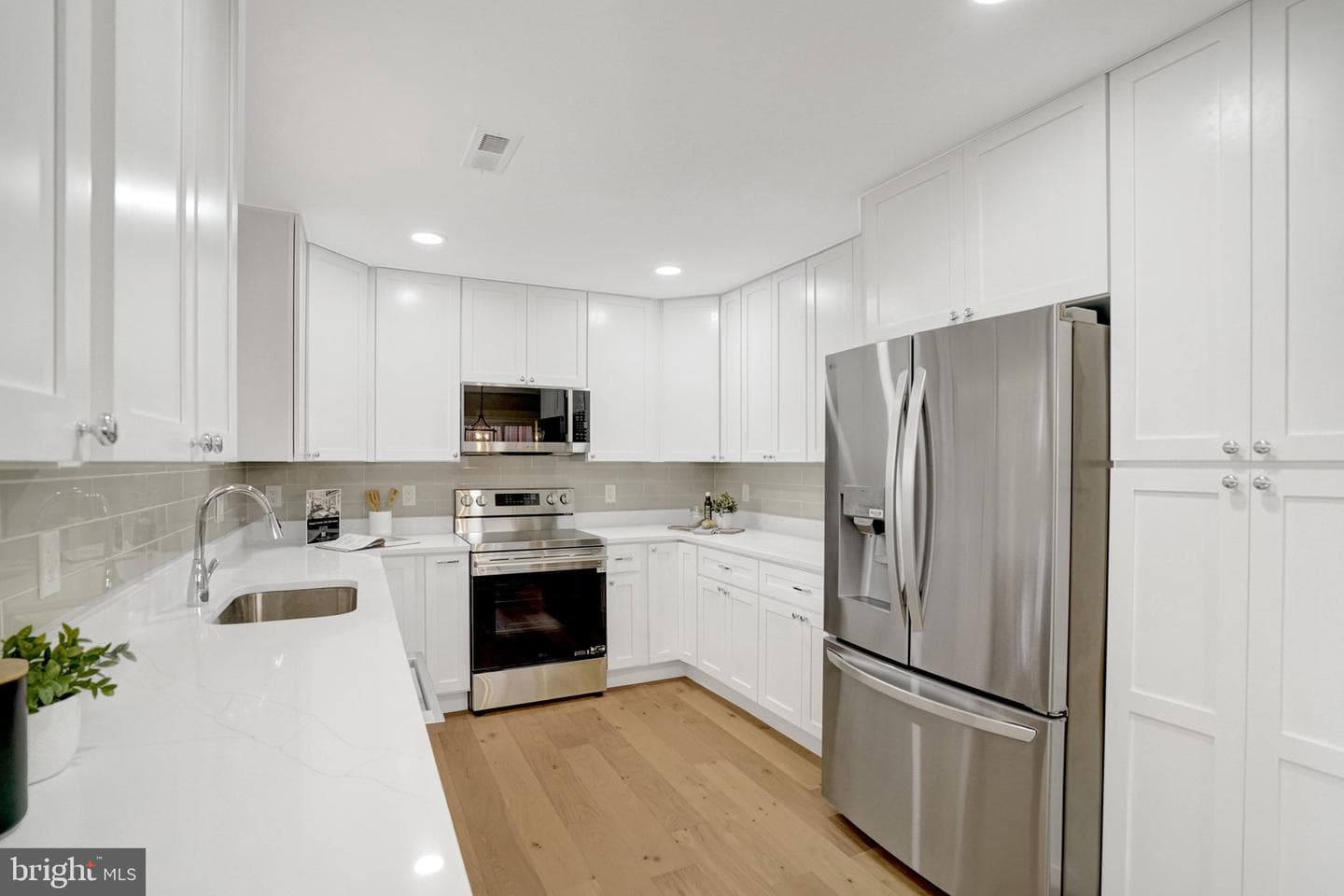 4006 Justine Drive photo 10