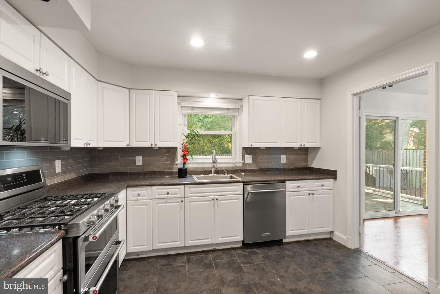 5008 Larno Drive photo 17