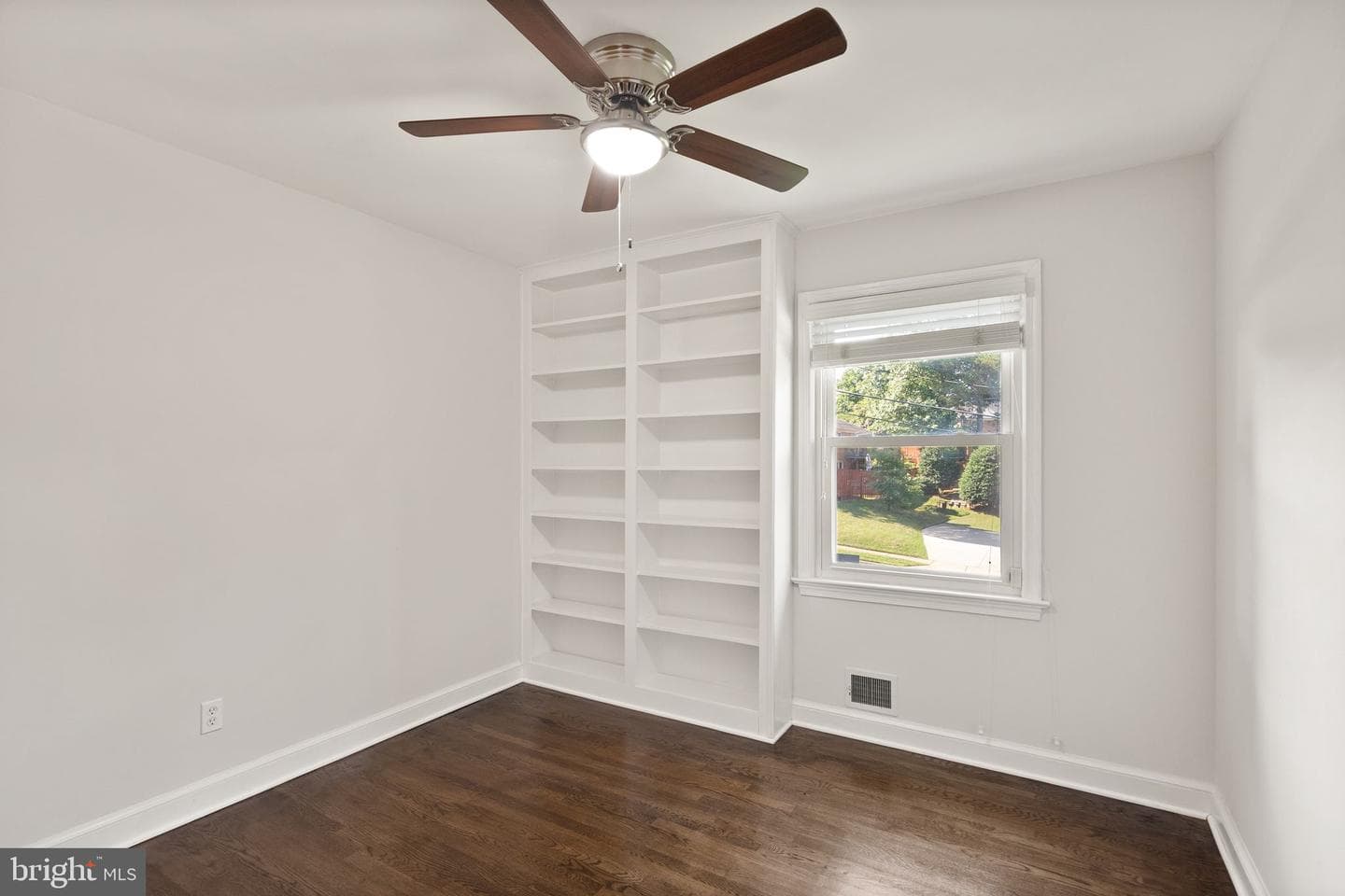 5008 Larno Drive photo 32