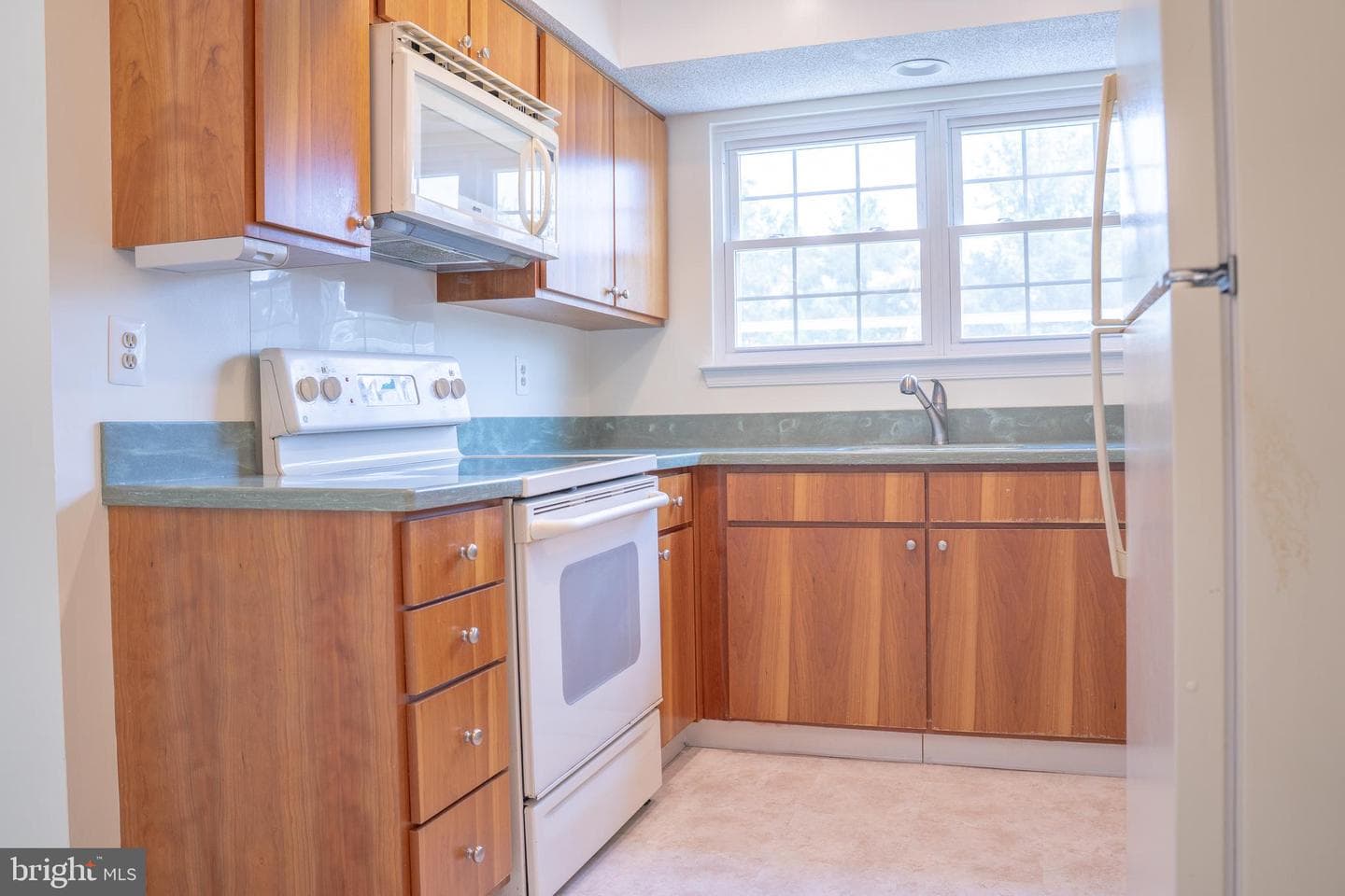 12102 Green Leaf Court #102 photo 18