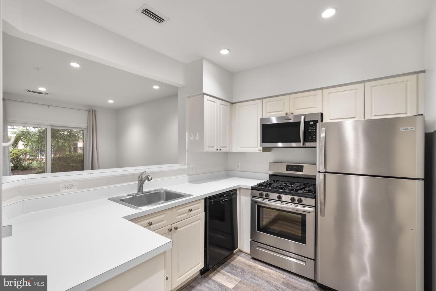 12915 Alton Square #113 photo 1