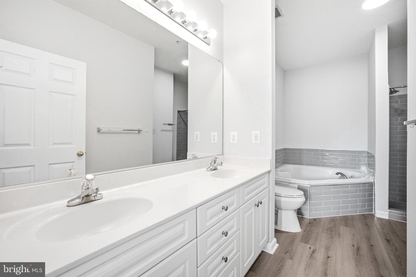 2665 Manhattan Place #310 photo 28
