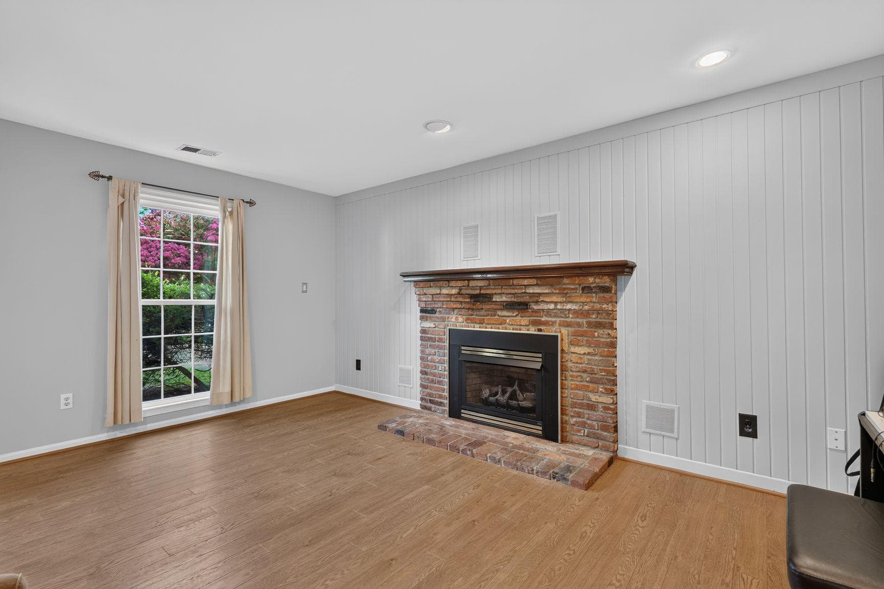 8000 Woodcroft Court photo 13
