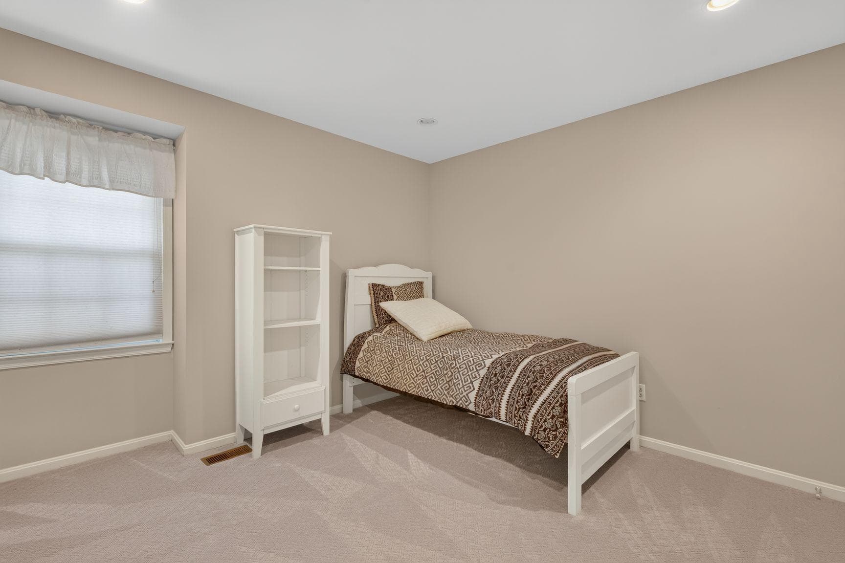 8000 Woodcroft Court photo 20
