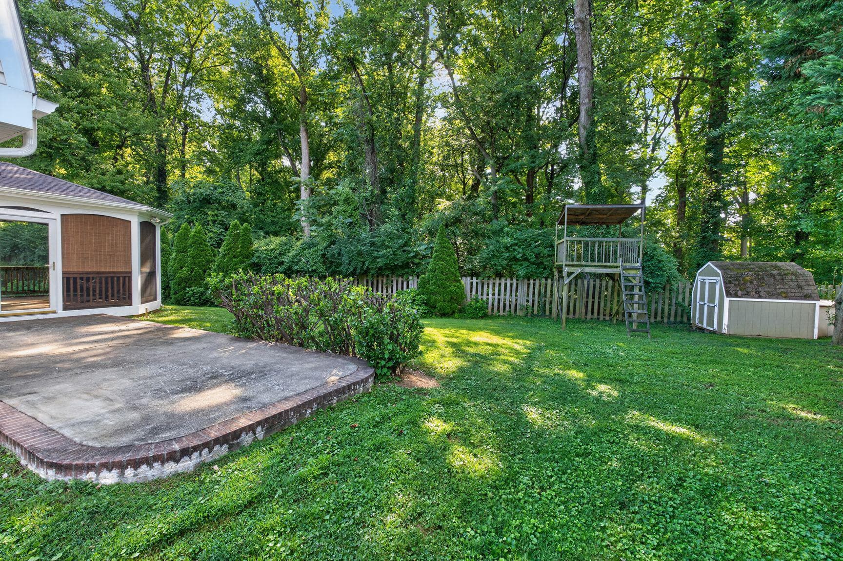 8000 Woodcroft Court photo 27