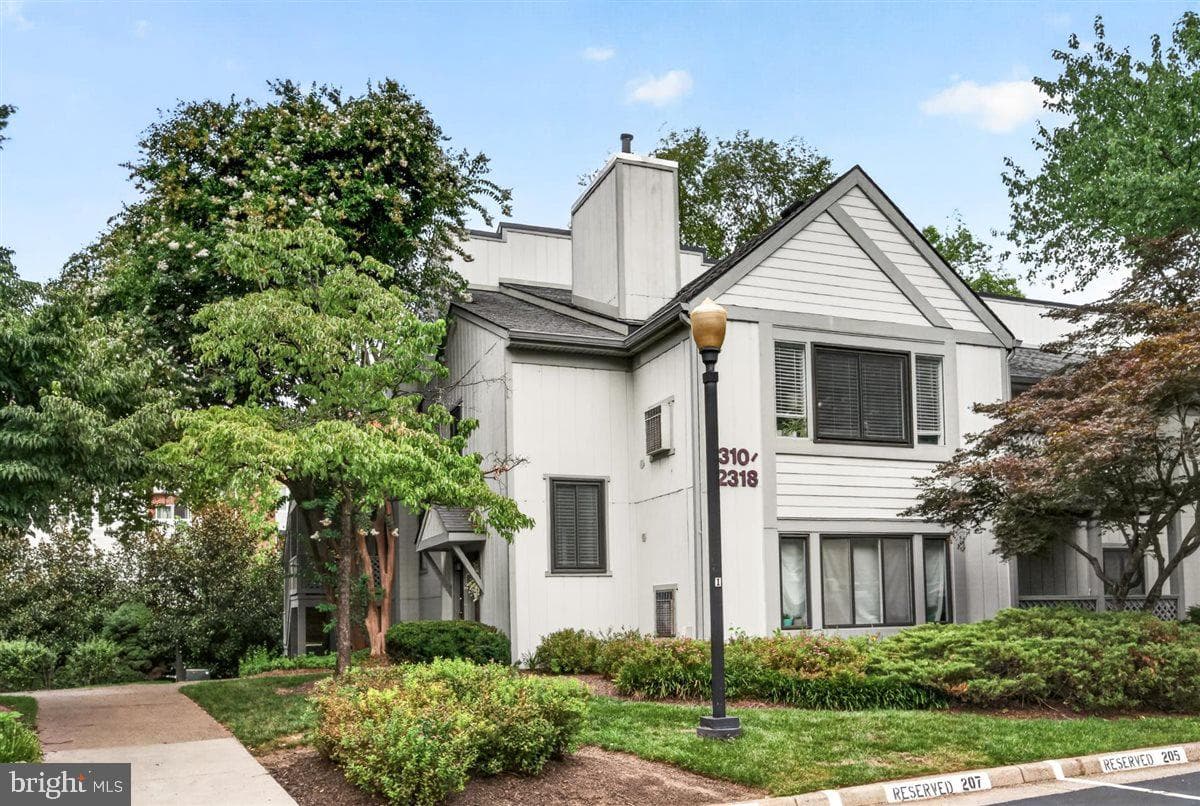 2316 Hunters Run Drive photo 1
