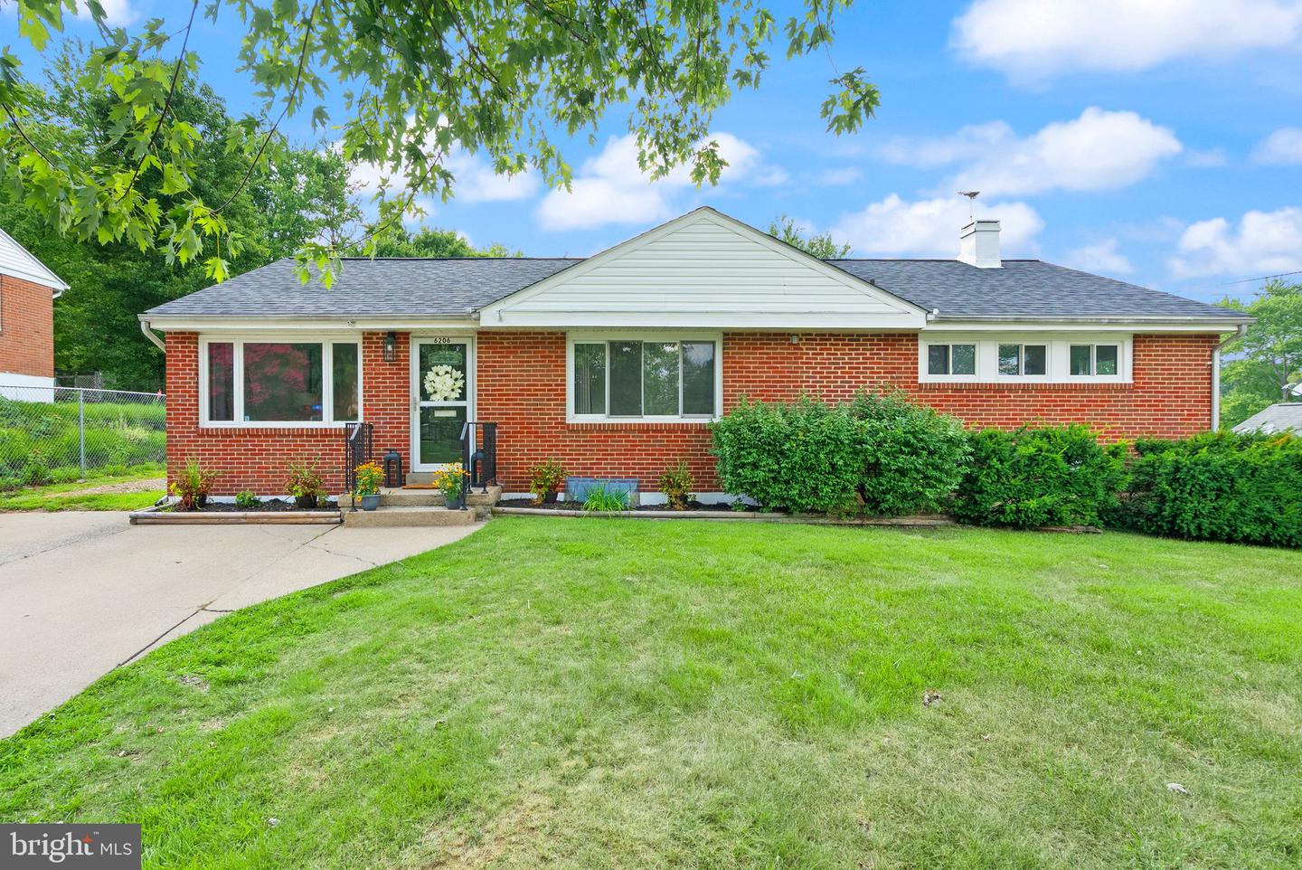 6206 Hillview Avenue photo 1