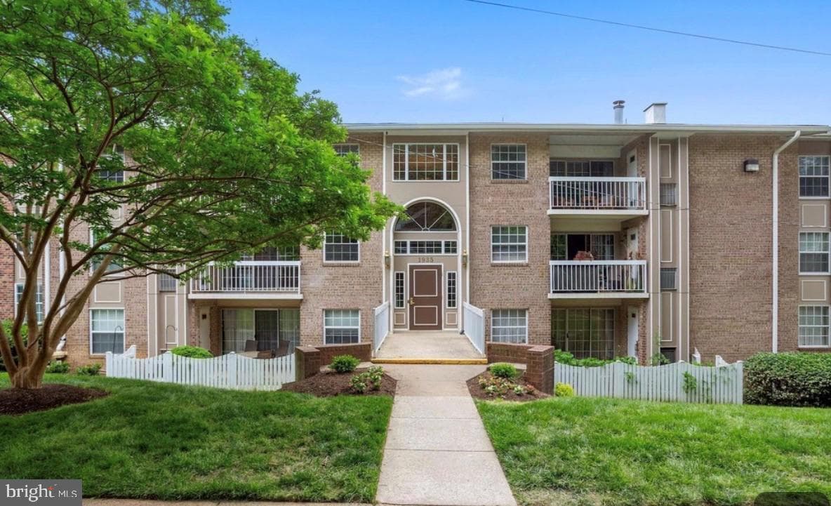 1935 Wilson Lane #301 photo 1