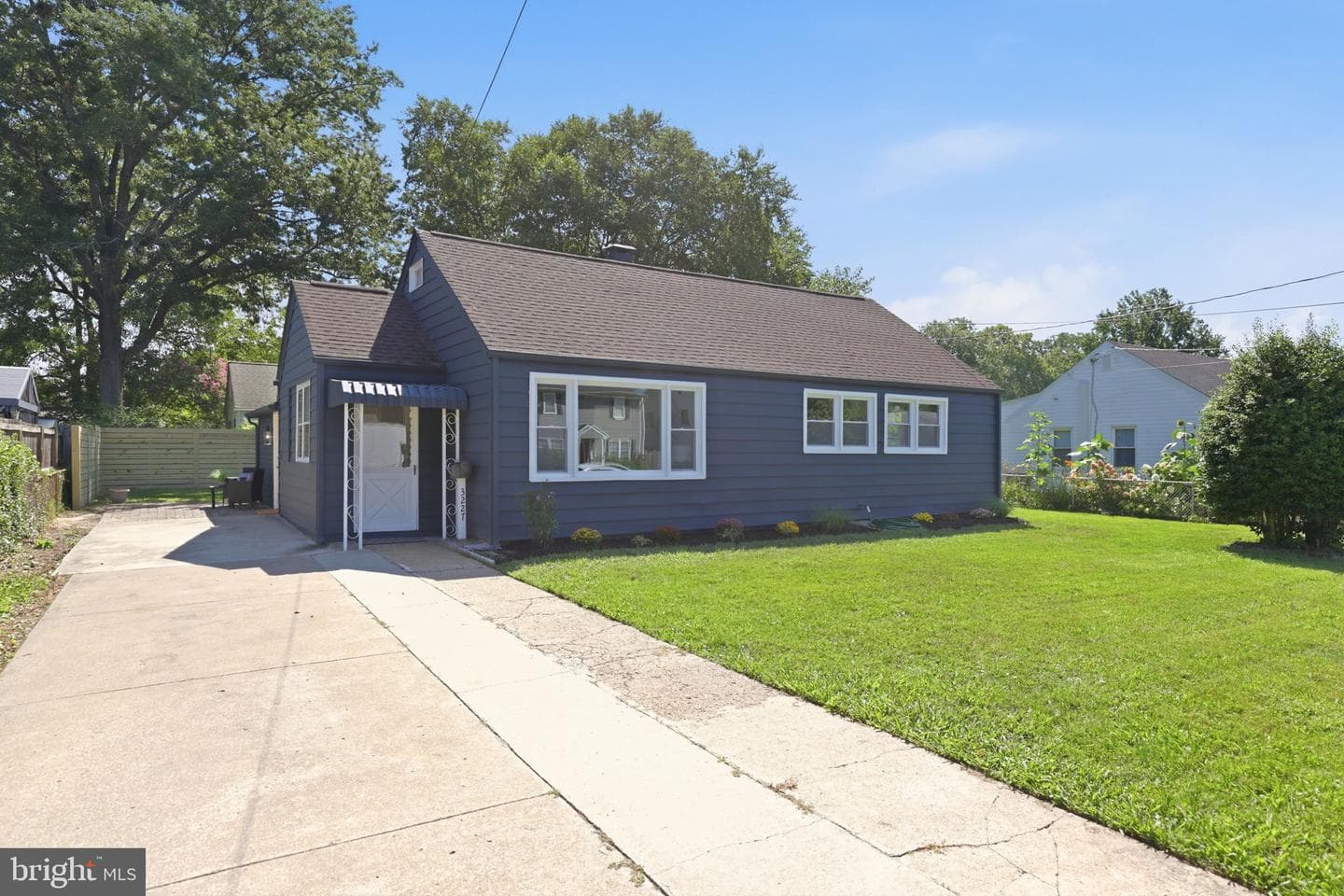 3227 Wayne Road photo 1