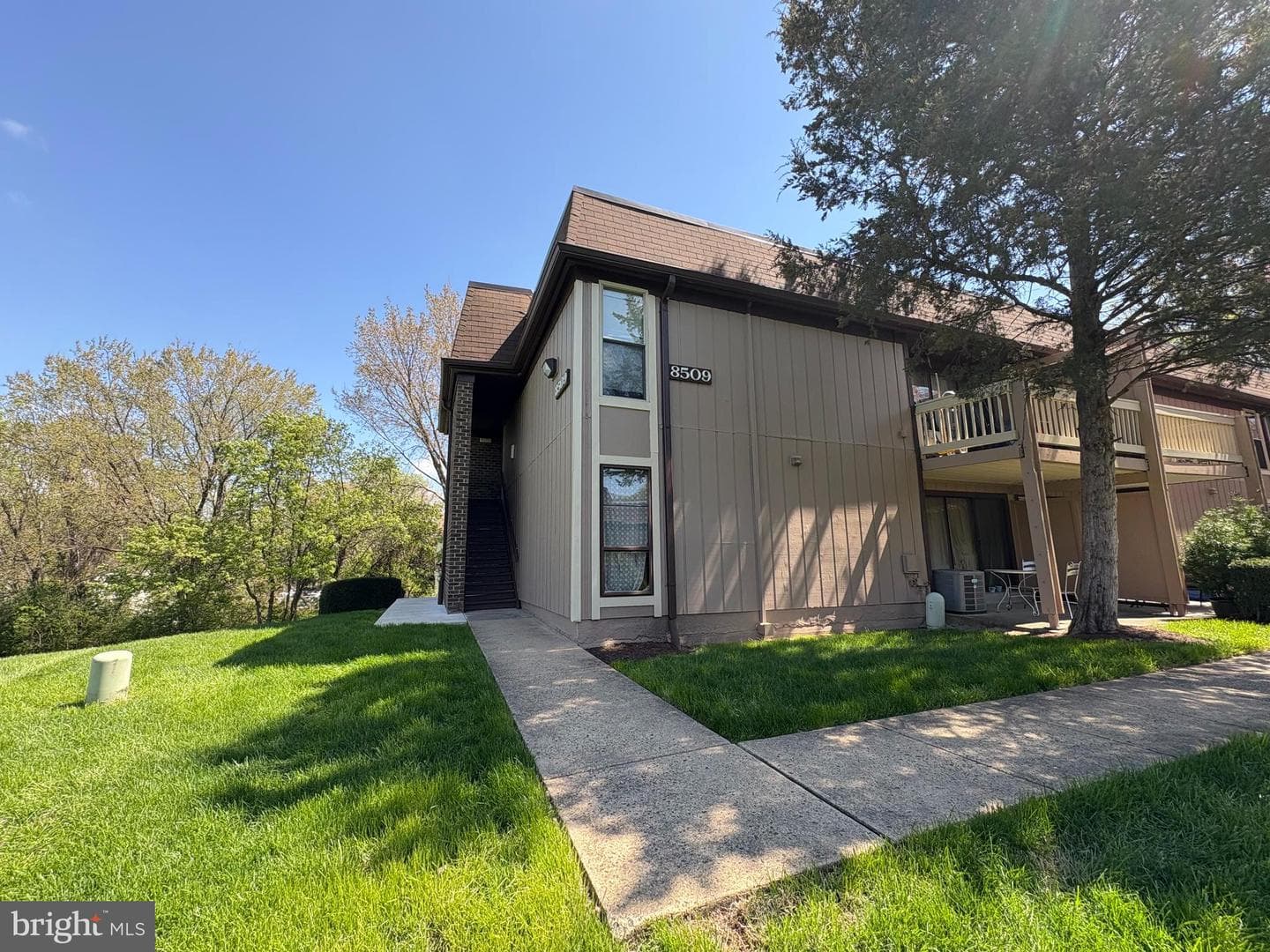 8509 Barrington Court #j photo 1
