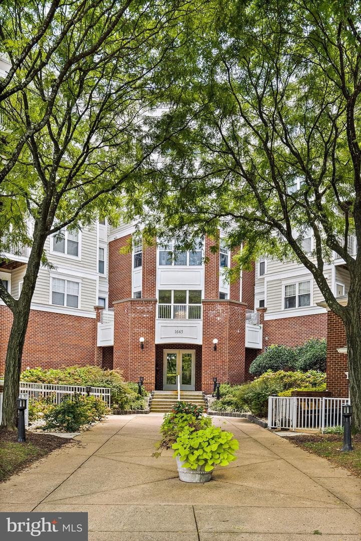1645 International Drive #306, McLean