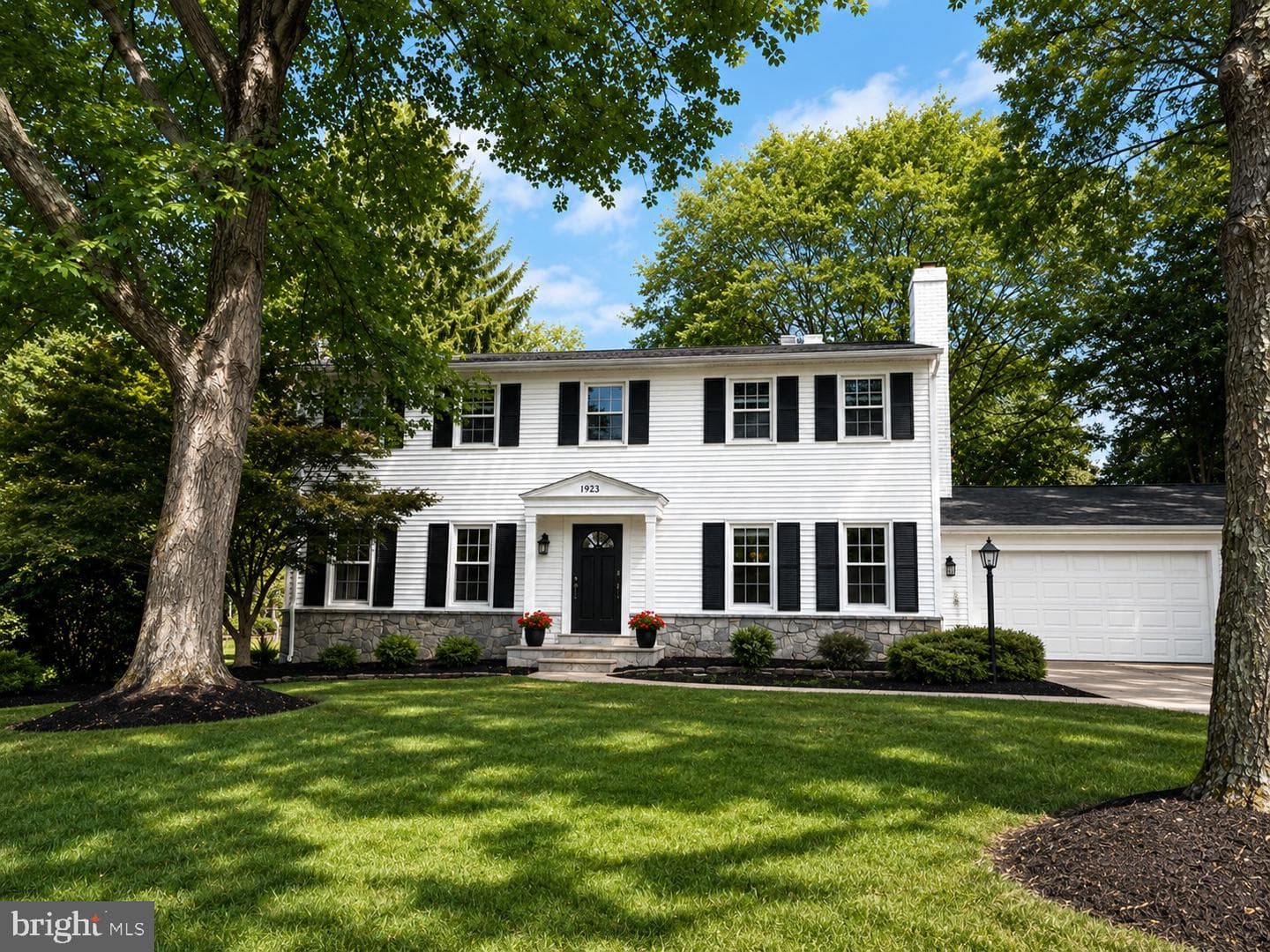 1923 Saybrook Court photo 1