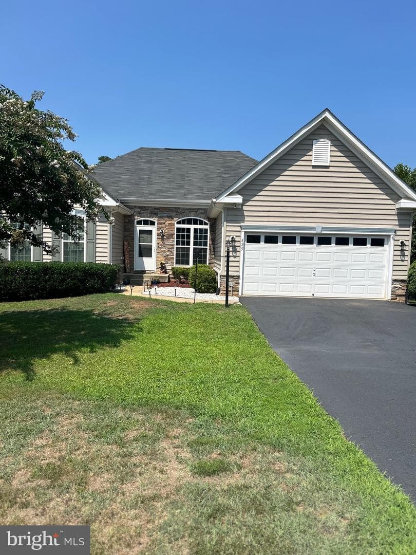 425 Larchmont Circle photo 1