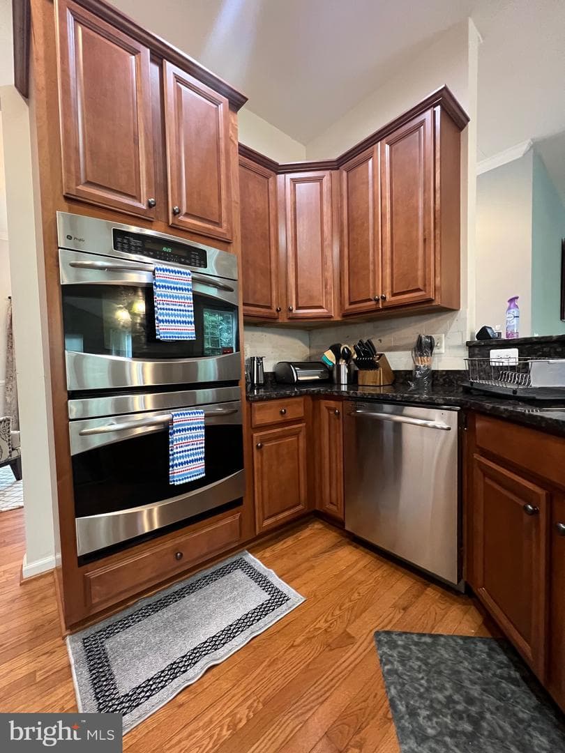 425 Larchmont Circle photo 11