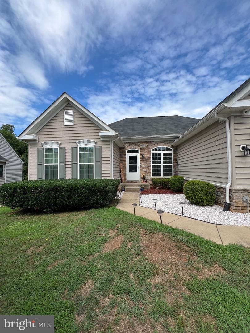 425 Larchmont Circle photo 3