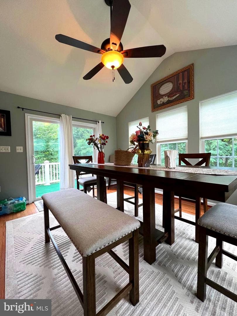 425 Larchmont Circle photo 32