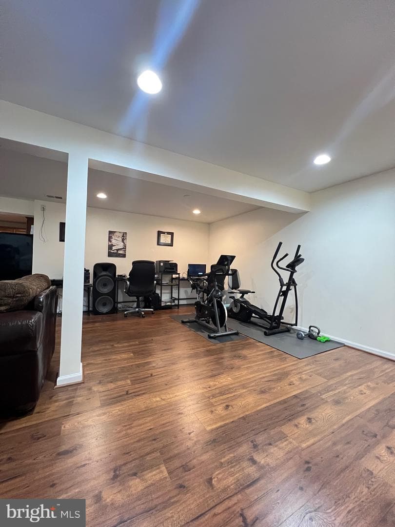 425 Larchmont Circle photo 59