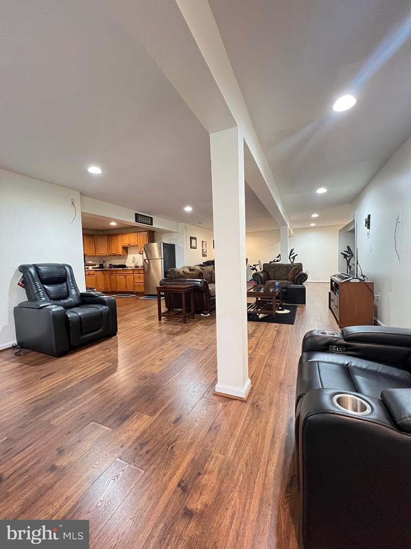 425 Larchmont Circle photo 60