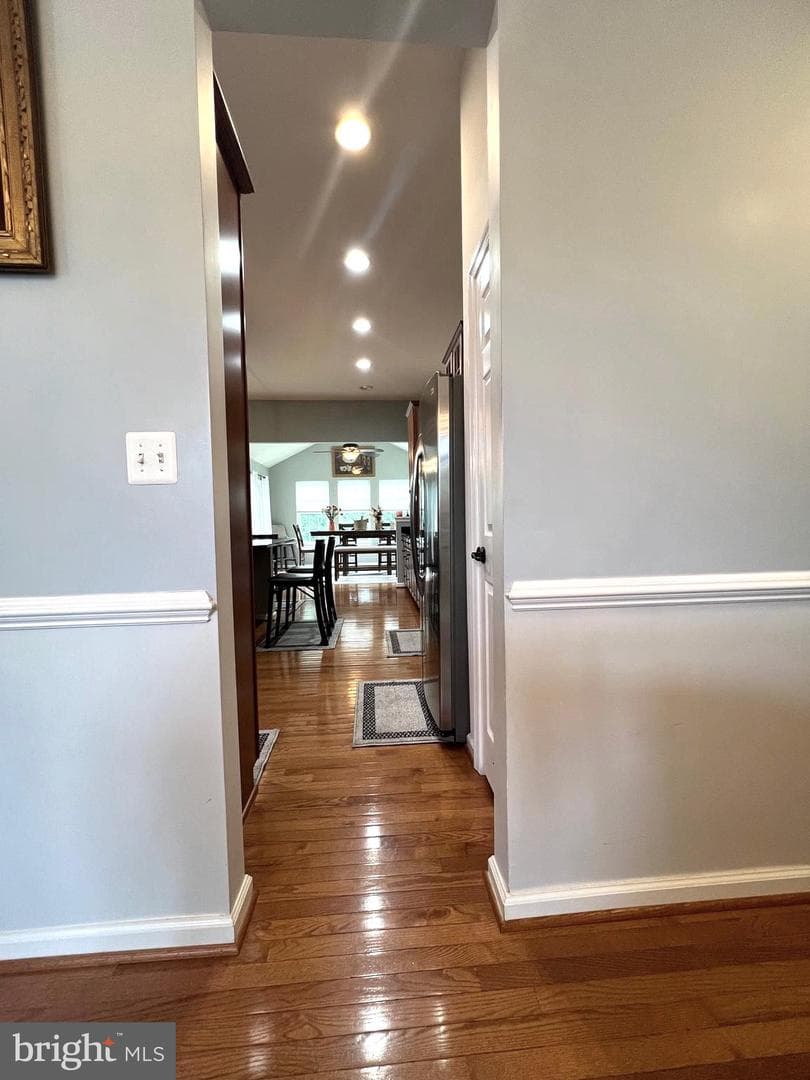 425 Larchmont Circle photo 8