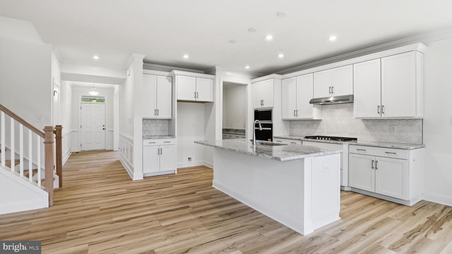 16884 Watchman Way photo 2