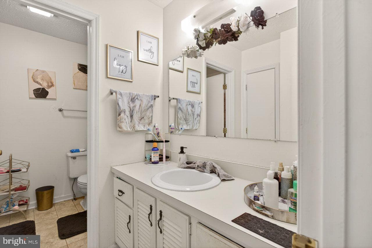 860 Vine Street photo 13