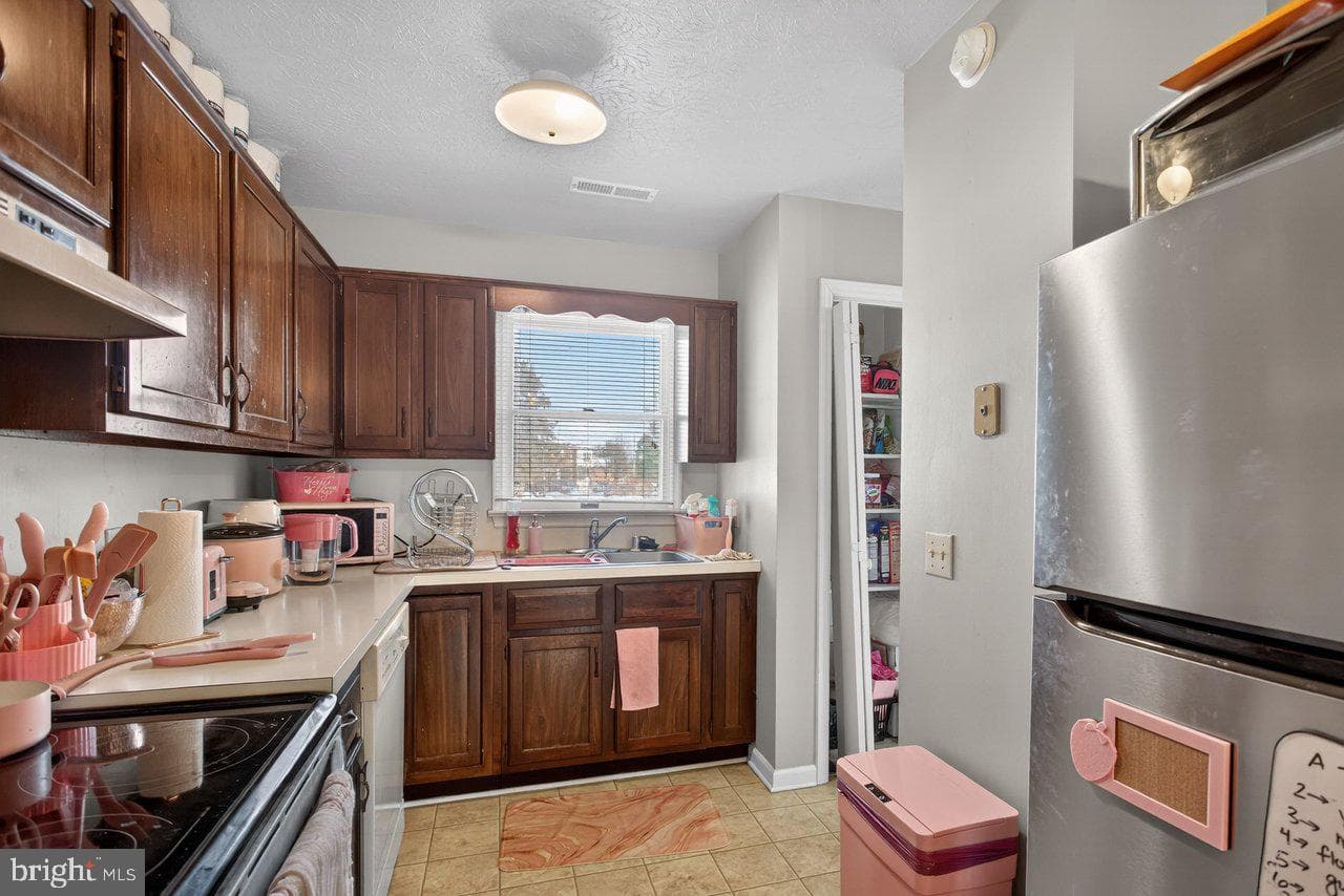 860 Vine Street photo 27