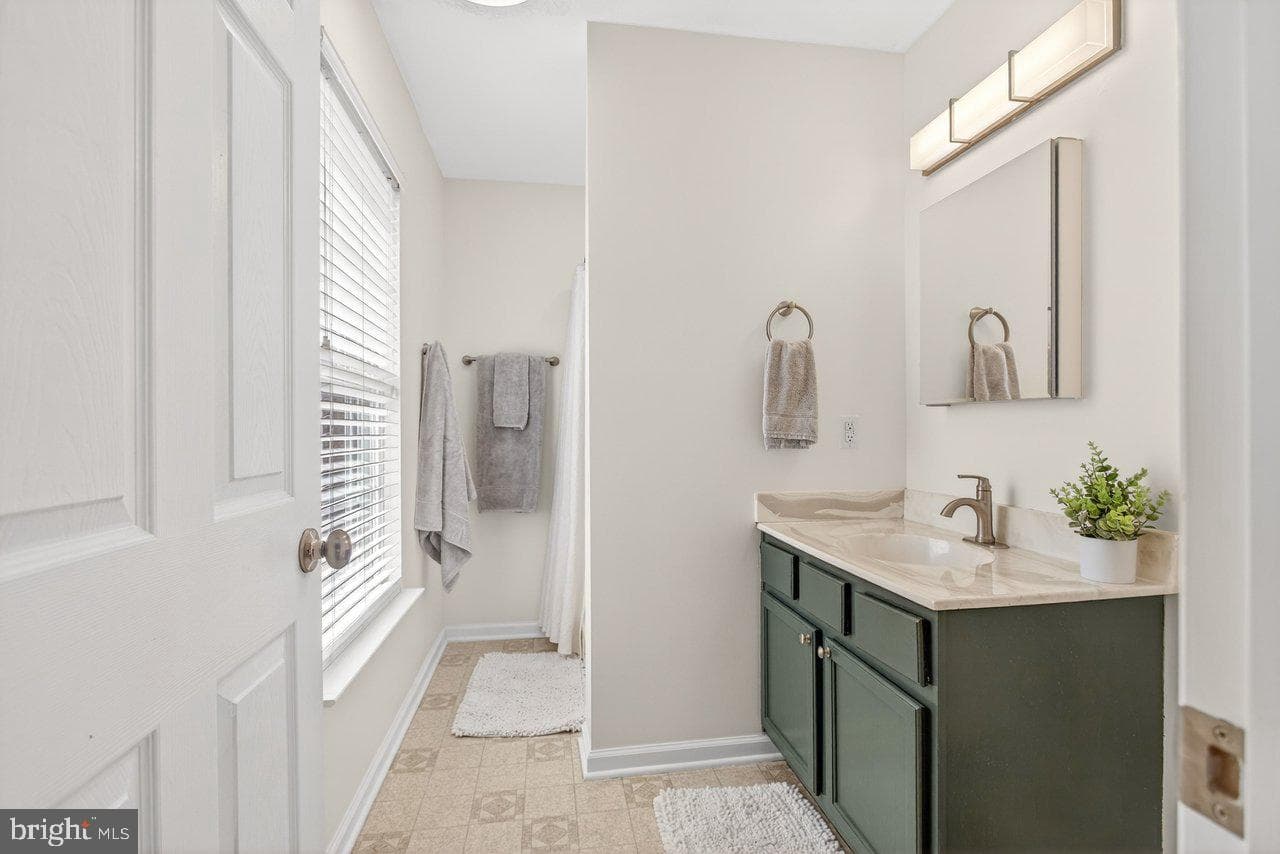573 Pointe Drive photo 28