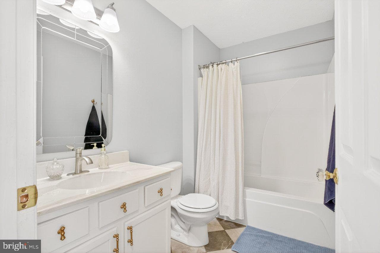 573 Pointe Drive photo 33