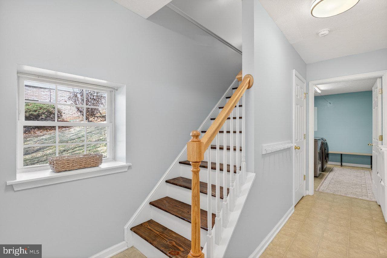 573 Pointe Drive photo 4