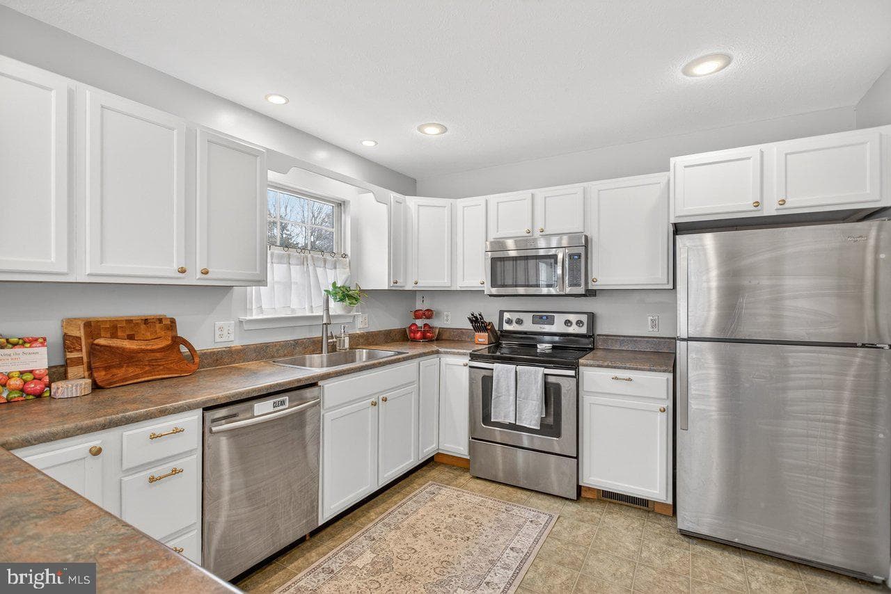 573 Pointe Drive photo 7