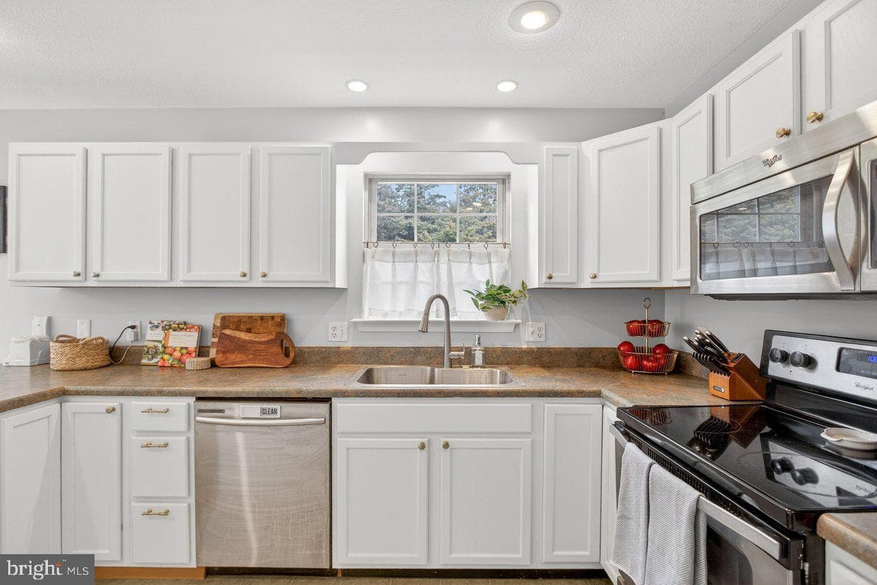 573 Pointe Drive photo 8