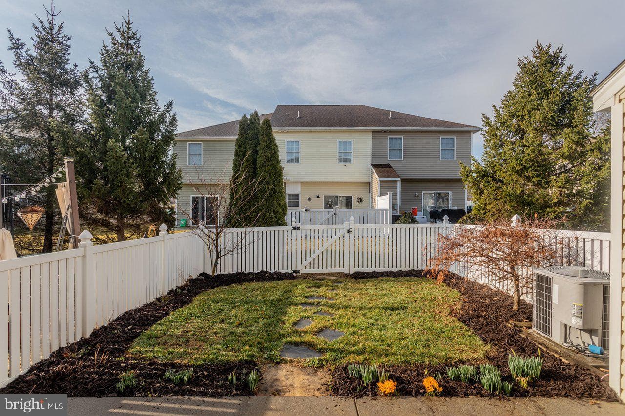 1205 Settlers Lane photo 3