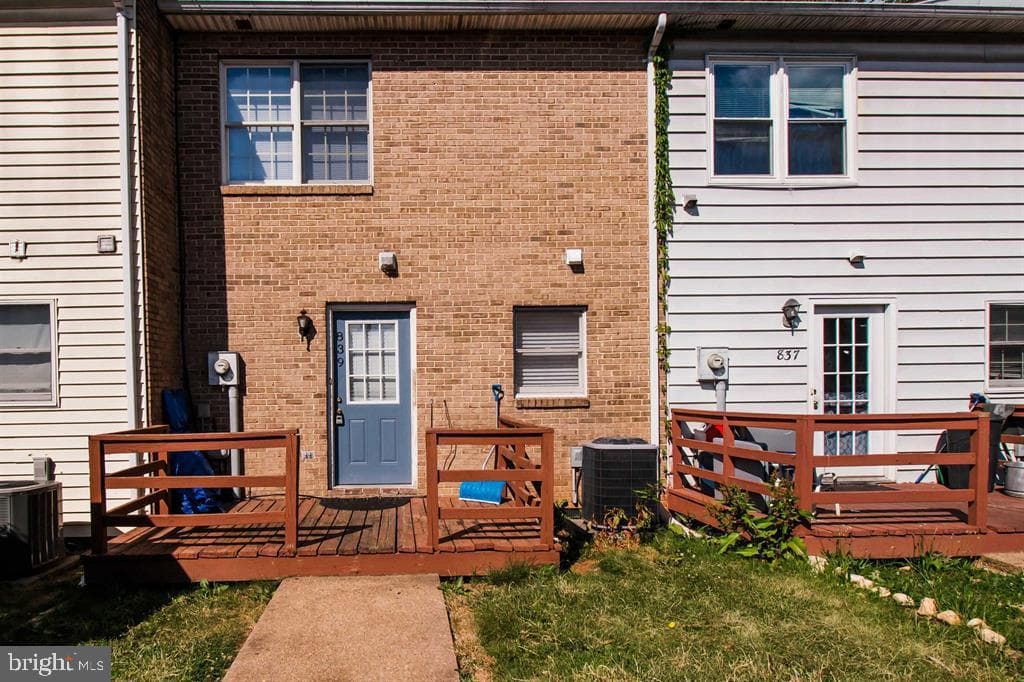 839 Vine Street photo 25