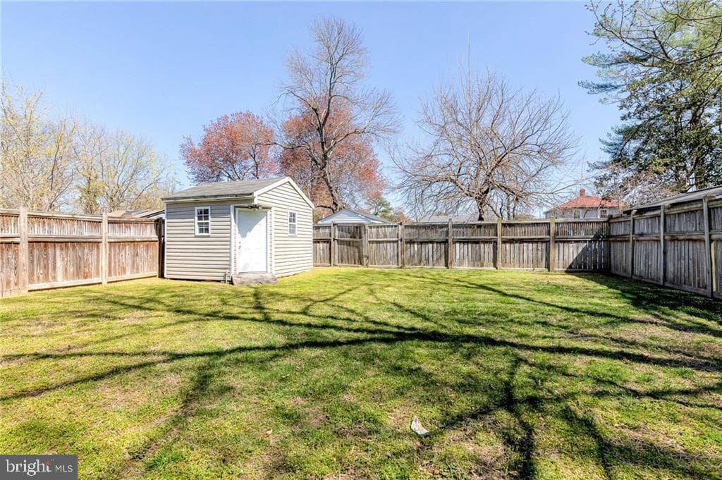5309 Bloomingdale Avenue photo 38