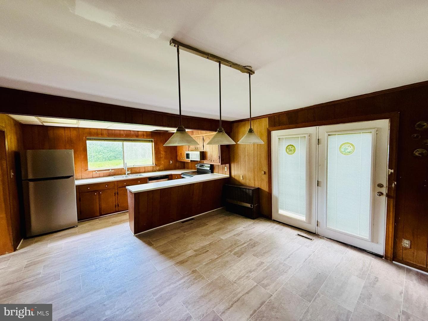 1031 Macdonald Drive photo 35