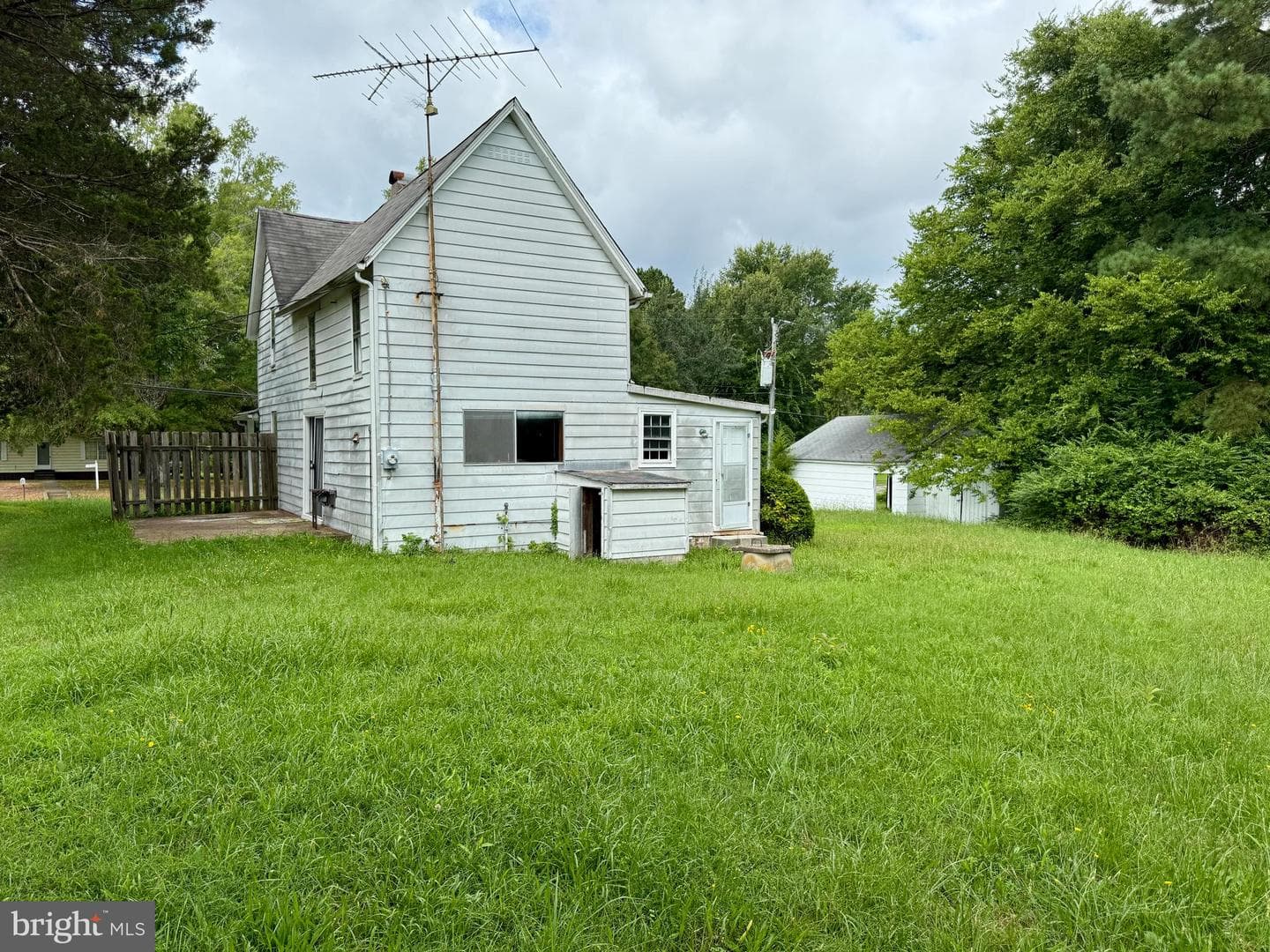1031 Macdonald Drive photo 6