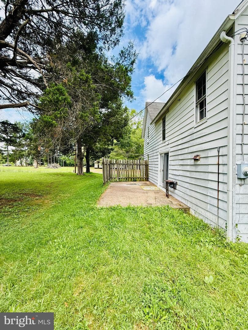 1031 Macdonald Drive photo 8