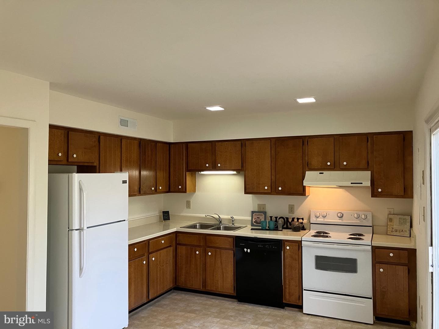158 Albemarle Drive photo 4