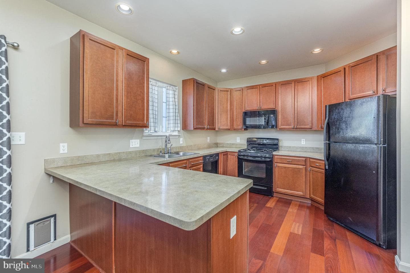 6192 Hawser Drive photo 5