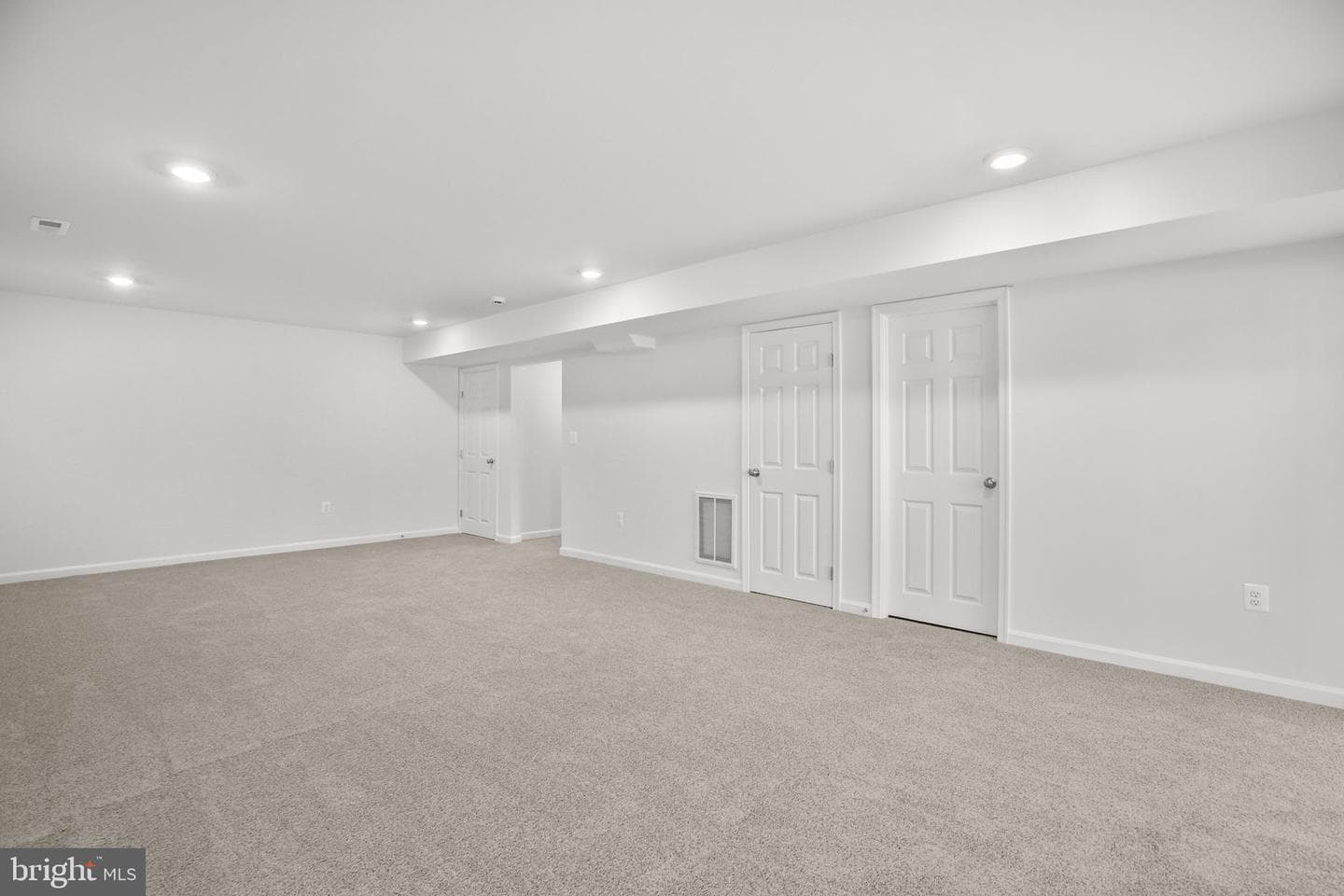 5055 Rose Avenue photo 16
