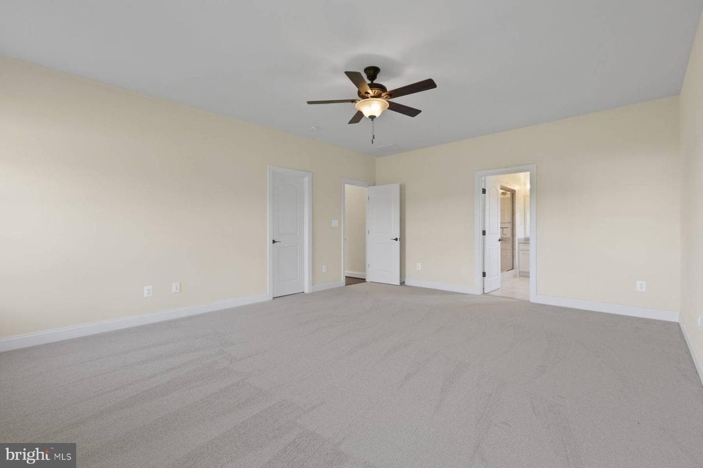 10468 Eisenhower Drive photo 11